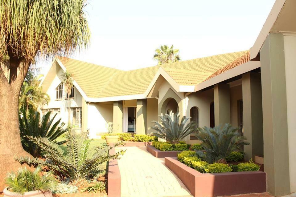 Crownhill Guesthouse Pretoria Exterior photo